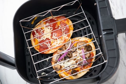 Wire rack over flatbread pizzas in air fryer
