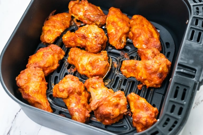 Fully cooked buffalo chicken wings from frozen in air fryer basket