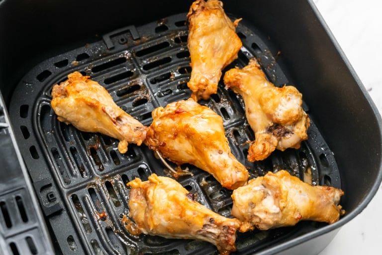 Fully cooked chicken wings from frozen in air fryer basket