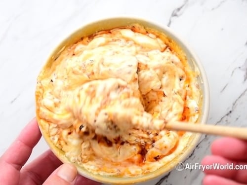Stirring chili oil mayo
