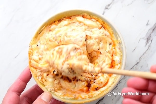 Stirring chili oil mayo
