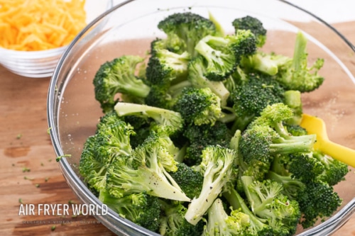 seasoned broccoli in bowl