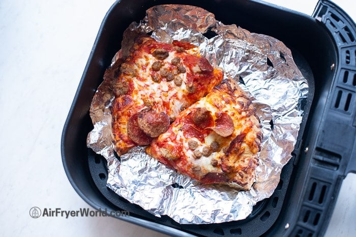 air fryer leftover pizza reheat -AirFryerWorld.com